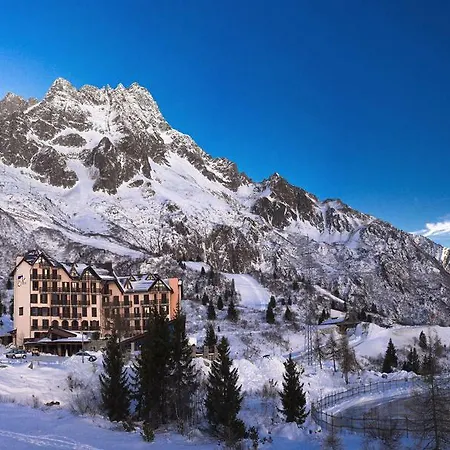 Piandineve Hotel