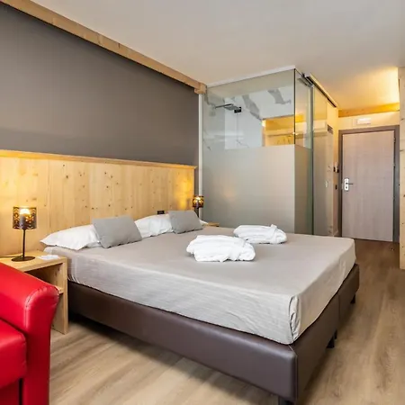 Hotel Piandineve 4*