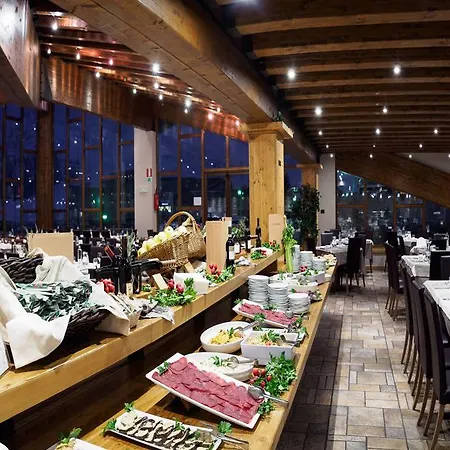 Hotel Piandineve Tonalepass