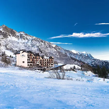 Hotel Piandineve 4*
